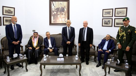 مندوباً عن الملك وولي العهد… العيسوي يعزي آل سليمان