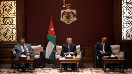 رئيس الديوان الملكي يلتقي وفداً تربوياً من مديرية التربية والتعليم المزار الشمالي
