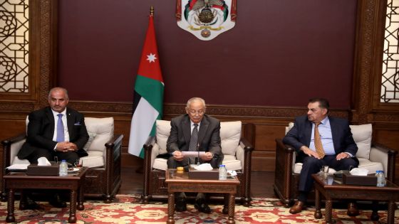 رئيس الديوان الملكي يلتقي فعاليات شعبية
