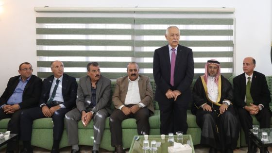 مندوباً عن الملك وولي العهد العيسوي يعزي عشيرة المساعدة