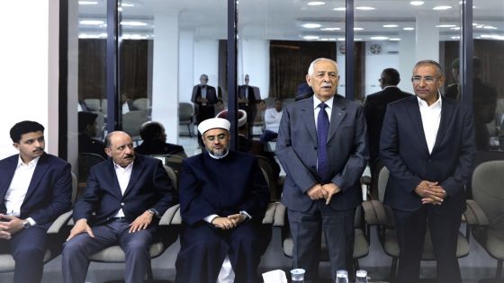 مندوباً عن الملك وولي العهد.. العيسوي يعزي عشائر العظامات وآل عباد