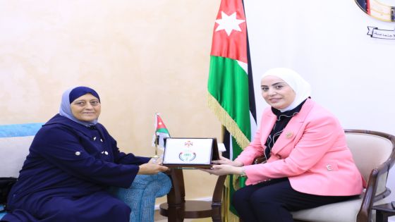 وزيرة التنمية الاجتماعية تكرم الطويسي بجائزة المرأة العربية …وتكرم الفائزين بجائزة الموظف المثالي في الوزارة 