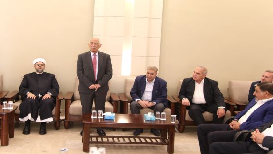 مندوباً عن الملك وولي العهد. العيسوي يعزي آل العواد وآل عباد