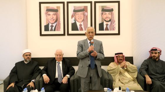 مندوبا عن الملك وولي العهد العيسوي يعزي آل السعدون