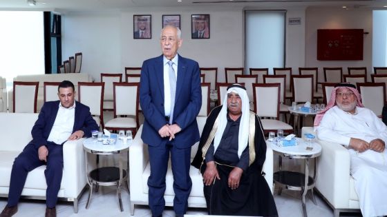 مندوباً عن الملك وولي العهد  العيسوي يعزي آل حداد والعواملة