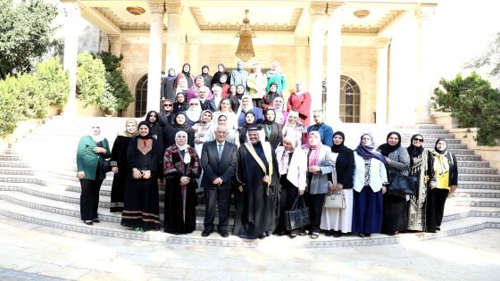 رئيس الديوان الملكي يلتقي فعاليات نسائية