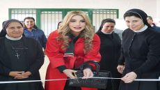 الأديبة الدكتورة سارة طالب السهيل تفتتح معرض “من الصفحة إلى الحياة” في مدرسة راهبات الوردية