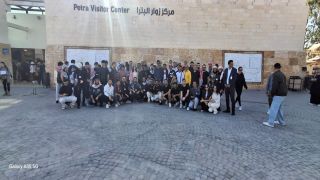 الطلبة العرب المشاركون في الملتقى الخامس يزورون البترا ويطّلعون على معالمها التاريخية