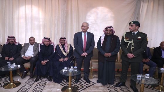 مندوباً عن الملك وولي العهد. العيسوي يعزي عشيرتي الفايز والزين