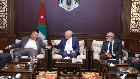 ريس الديوان الملكي يلتقي وفداً من جماعة عمان لحوارات المستقبل