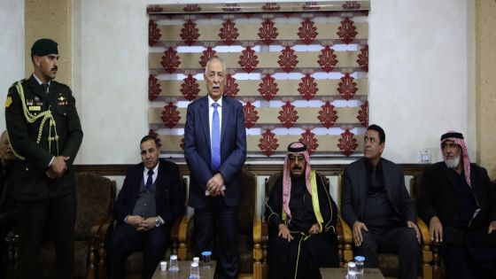 مندوباً عن الملك وولي العهد. العيسوي يعزي عشيرتي الخلايلة والعواملة