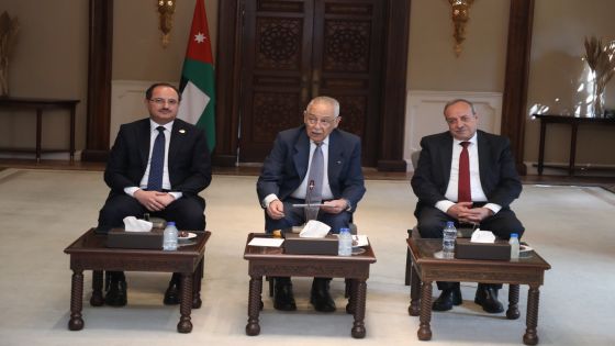 رئيس الديوان الملكي يلتقي وفداً من أبناء عشائر حلحول- الخليل بالأردن