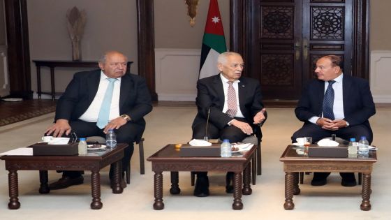 رئيس الديوان الملكي يلتقي وفداً من أبناء عشيرة الرواجفة