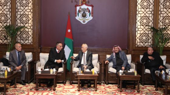 رئيس الديوان الملكي يلتقي رجال اقتصاد وأعمال