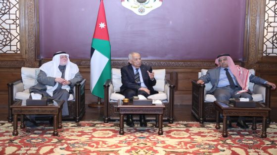 رئيس الديوان الملكي يلتقي وفداً من أبناء عشيرة الشنابلة بالبادية الشمالية