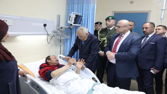 بتوجيهات ملكية.. العيسوي يطمئن على مواطن إثر إصابته بشظايا صاروخ