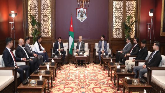 رئيس الديوان الملكي الهاشمي يلتقي وفداً شبابياً من لواء الوسطية