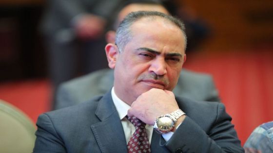 يساعد ويعين ! 