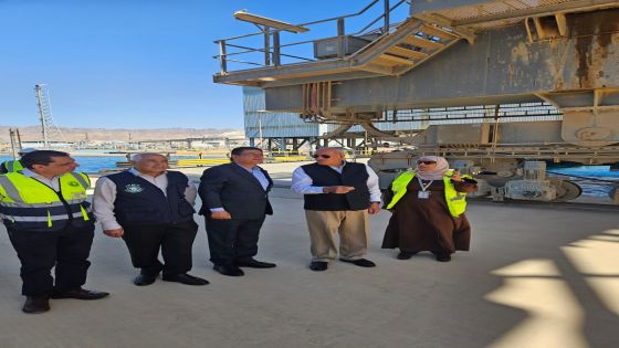 الذنيبات يتفقد ميناء تصدير الفوسفات والمجمع الصناعي في العقبة