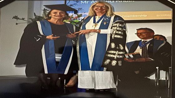 الكلية الملكية البريطانية تكرّم الدكتورة عبير عناب لحصولها على زمالتها الفخرية