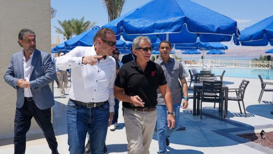 رئيس الوزراء يفتتح شاطئ البحر الميِّت السِّياحي