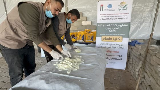 الهيئة الخيرية تواصل تنفيذ مشروع تكايا الطعام في مختلف مناطق غزة
