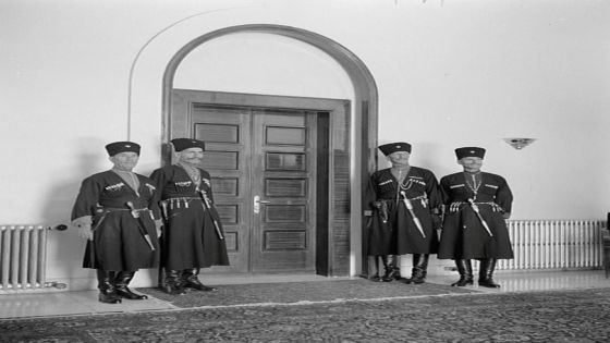 الحرس الشركسي في قصر بسمان 1950