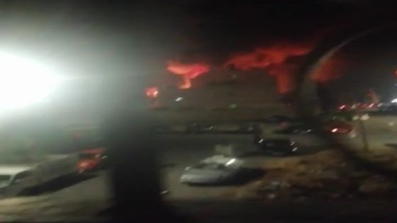عاجل – فيديو: حريق مستودع كبير في منطقة أبو علندا لم يعرف بعد طبيعة المواد المخزنه فيه