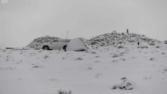 مشاهد نادرة في السعودية ..الثلج والصقيع والجليد يغطي مدن كاملة