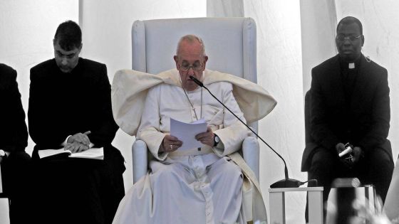 حقيقة سرقة كرسي البابا فرنسيس في العراق