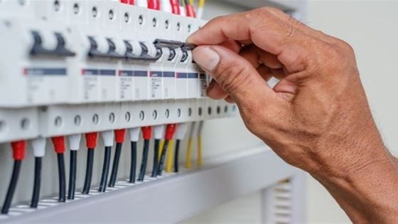 الحكومة توضح إجراءات فصل التيار الكهربائي