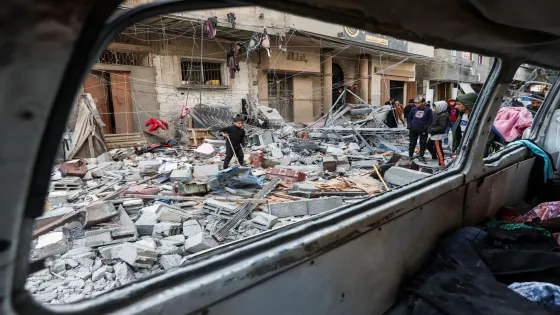 الاحتلال يواصل غارته داخل الخط الأصفر في غزة واقتحامات واعتقالات بالضفة