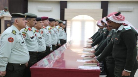 دورة الضباط الجامعيين المهنيين يؤدون القسم القانوني