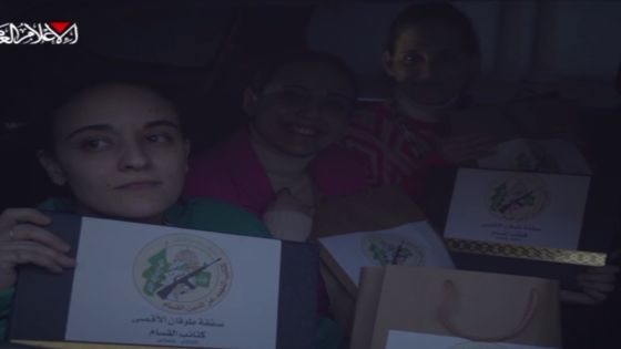 هيئة البث العبرية: حماس قدمت هدايا تذكارية للأسيرات الإسرائيليات