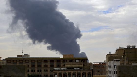 الاحتلال يقصف الحديدة الساحلية على البحر الأحمر غربي اليمن