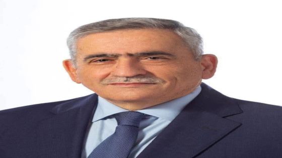 رئيس الجامعة الأردنية الدكتور نذير عبيدات يحصل على جائزة النشامى الرياديين من الوظائف القياديّة عن فئة التعليم مقدمة من رئيس الديوان الملكي الهاشمي العامر