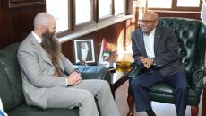 وزير المياه والسفير الأميركي يبحثان التحديات المائية