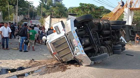 مصرع 10 فتيات بحادث تدهور مأساوي لشاحنة مهاجرين في المكسيك