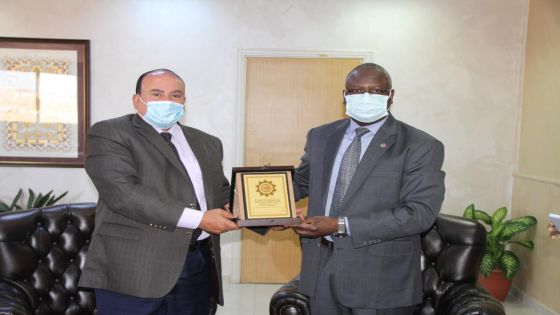 رئيس جامعة العلوم الإسلامية وسفير دولة بوركينا فاسو يبحثان تعزيز العلاقات الأكاديمية