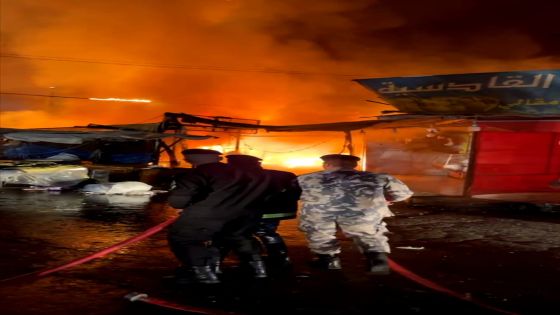 إخماد حريق بسطات ومحال في مجمع رغدان