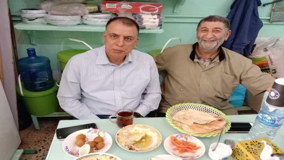وزير الداخلية يتناول طعام الإفطار في مطعم الحلبي بالكرك