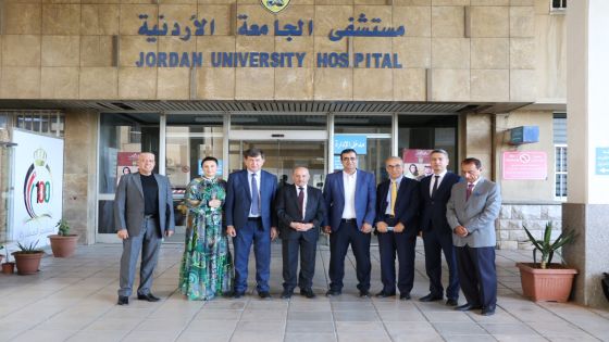 بحث التعاون بين مستشفى الجامعة ومعهد بُخارى الطبي في أوزباكستان