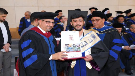 رئيس جامعة البترا في حفل تخريج طلبة الفصل الثاني: جامعة البترا تفتتح التسجيل لكلية طب الأسنان مع مطلع الدراسي الأول من هذا العام.