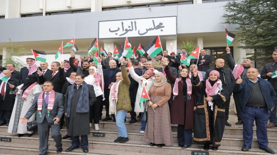 رئيس واعضاء مجلس النواب في طليعة مستقبلي الملك وولي العهد