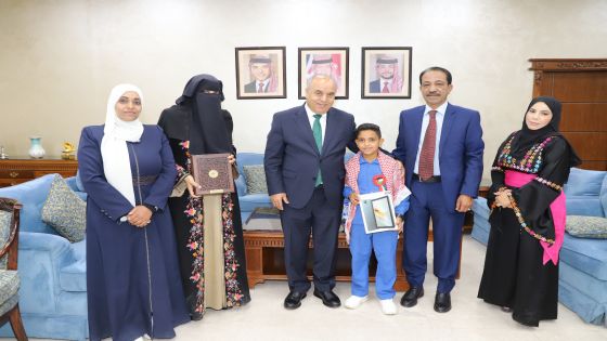 بسبب هذا الموقف استحق الطالب عابد أبو محفوظ تكريما من وزير التربية