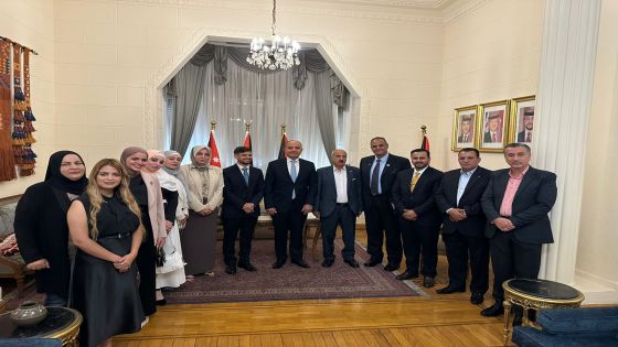 وفد فرسان التغيير يلتقي السفير العضايلة في القاهرة
