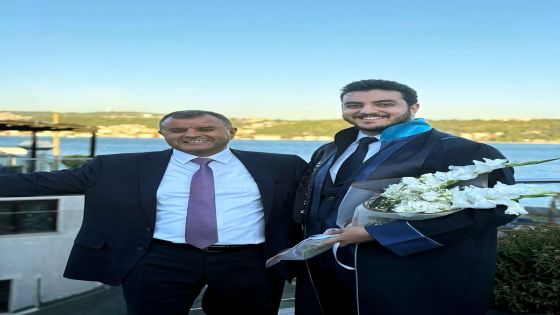 تخرّج الدكتور هاشم بتفوق من كلية الطب في جامعة بهتشه شهير التركية