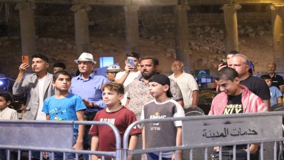 الساحة الرئيسية تتزين بالتراث الاردني والمصري بتوليفة فنية مميزة