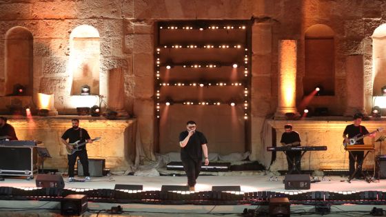 زين سجدي قدمت مزيجا من الراب والجاز والموسيقى العربية وبيج سام يتألق على المسرح الشمالي