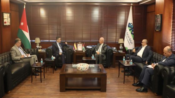 تجارة عمان تبحث مع سفير كولومبيا سبل تعزيز التبادل التجاري